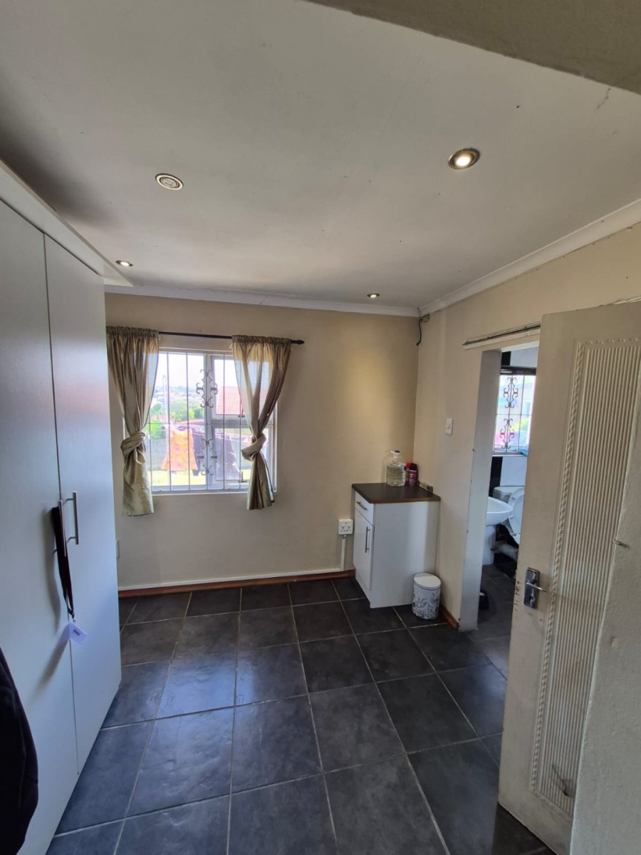 5 Bedroom Property for Sale in Haven Hills Eastern Cape